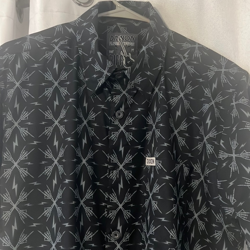 Dixxon shirt size m. “The riff”